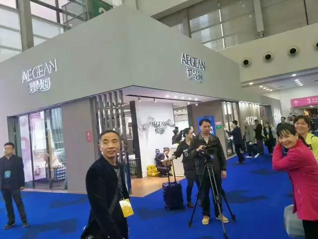 SMART展位設(shè)計(jì)中，如何融入創(chuàng)意與科技元素？(圖1)